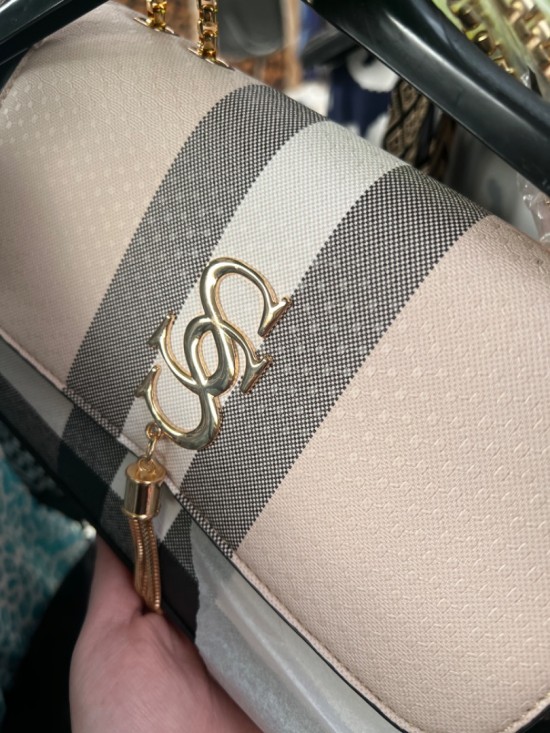 0ac601b1 407a 4d70 9aae 4de4e67ec405