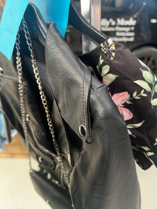 C53b4266 c012 418d be8c 8ed7e9745948